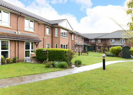 3925 Holm Court 002
