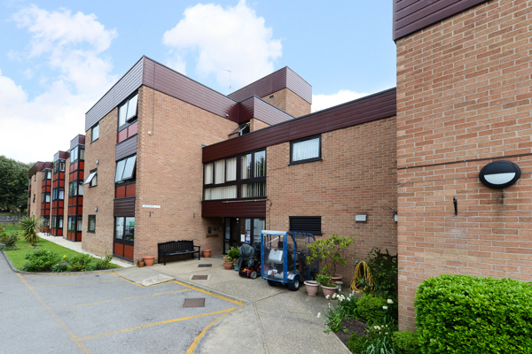 3904 Hildesley Court 001