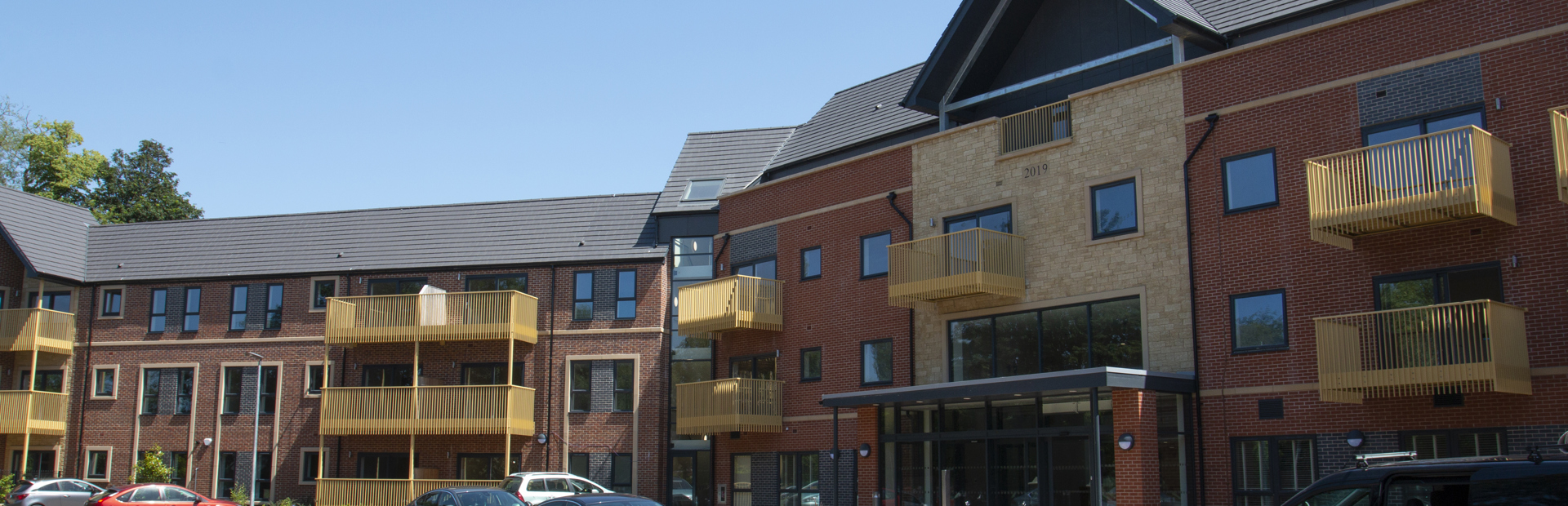  Park Gardens exterior photo of building and car park