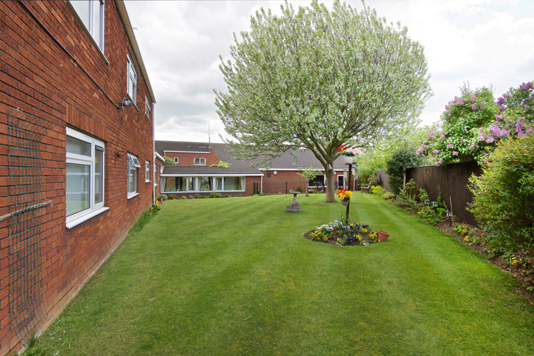 2202 Brough Court 006