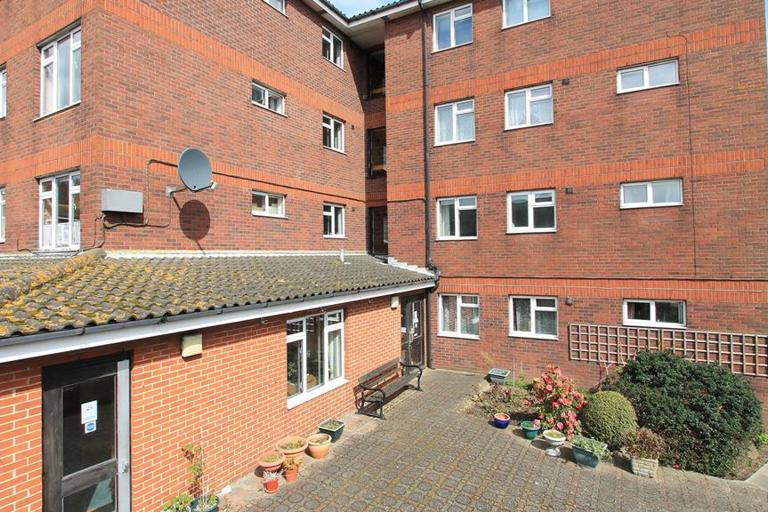 2433 Irene Astor Court 004