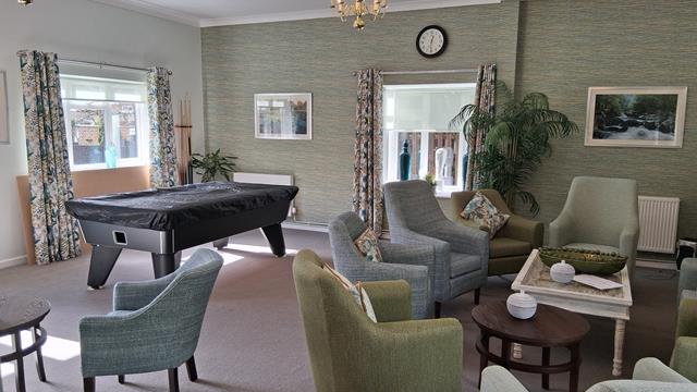 Lounge 72