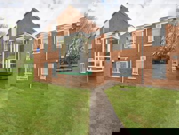 Meakin Court Dn40 025