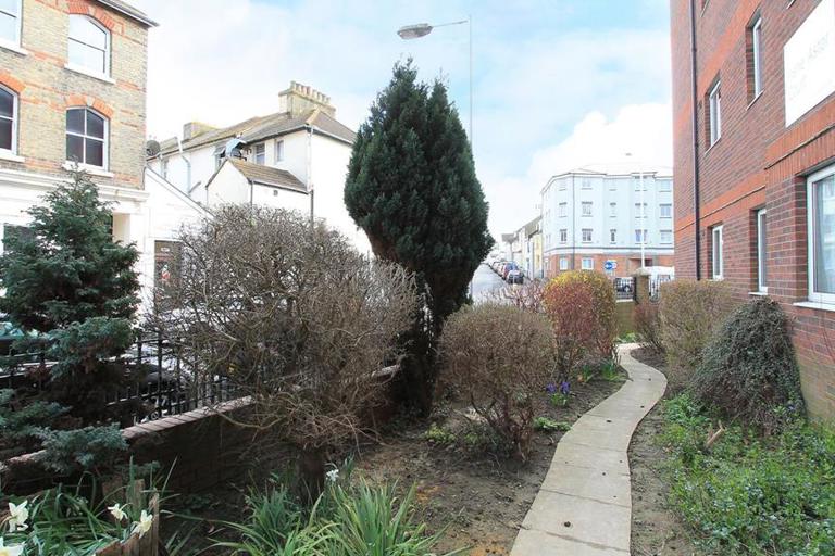 Irene Astor Court 007