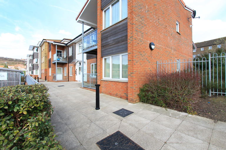 Bleriot Court 2