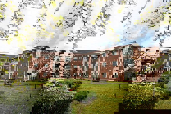 Charles Court 4