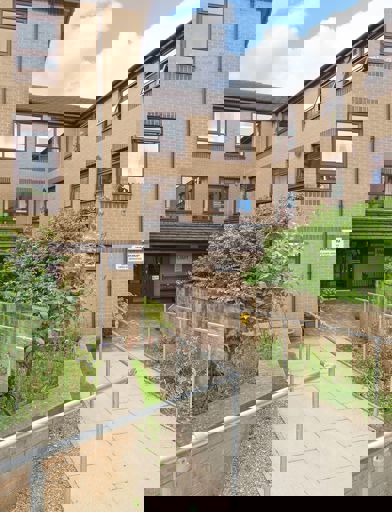 Merlin Court Bd21 012