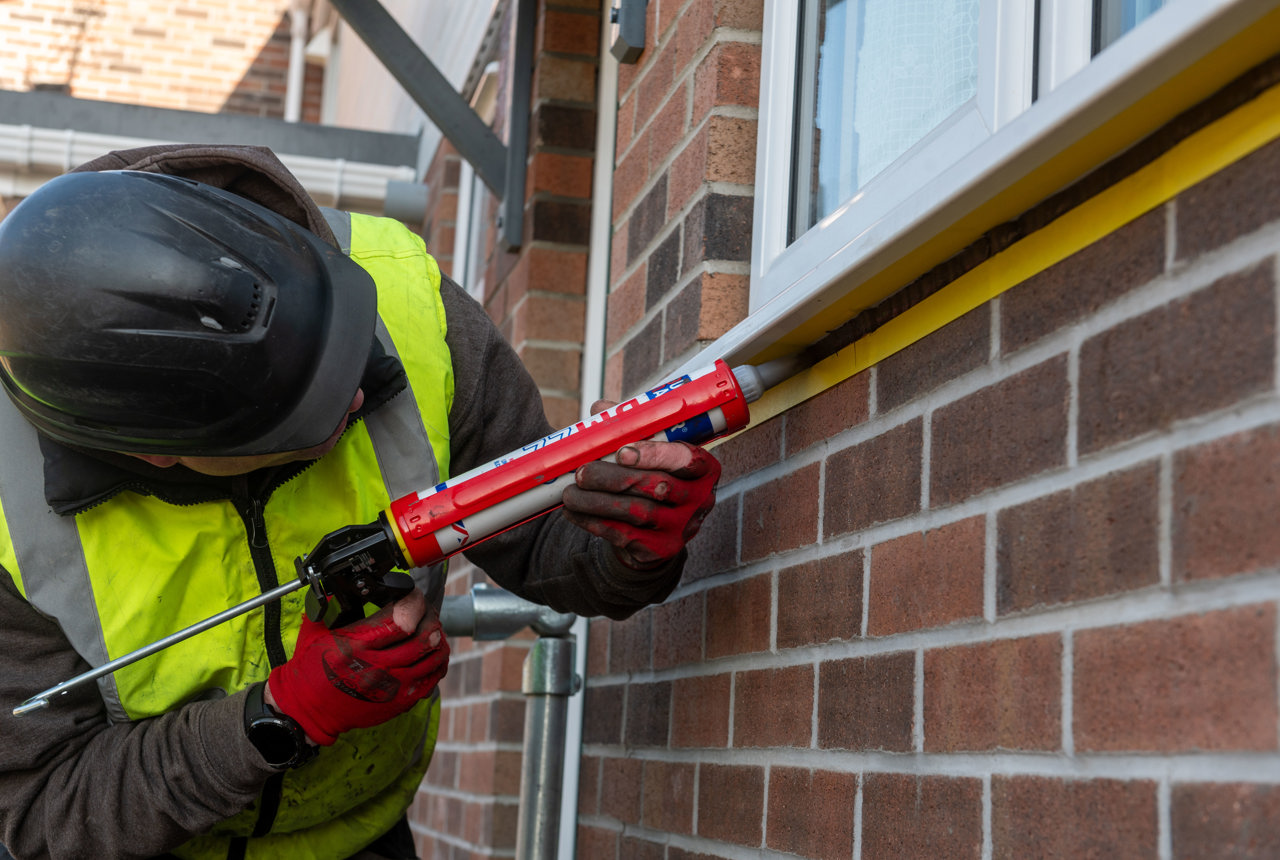 Repairs silicone being applied to a window 
