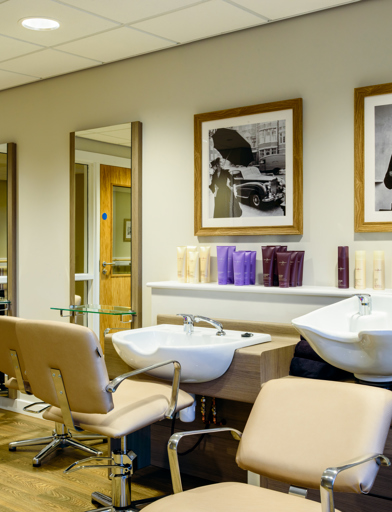 Salon for residents and guests to use 