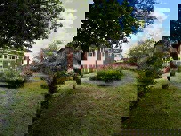 Leonard Houlden Court 011