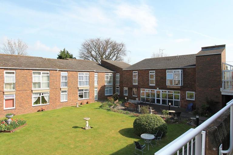 Canon Appleton Court 012