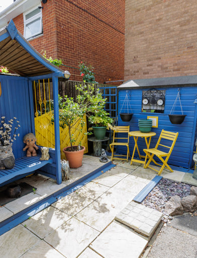 Outdoor seating area at Francis Court 