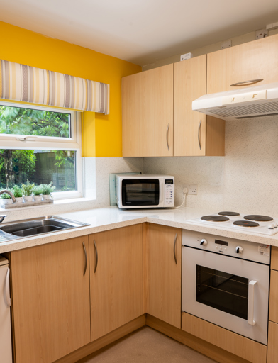 Kitchen with oven, hob and extractor fan 