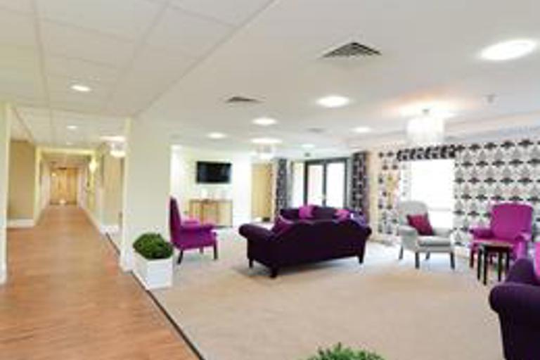 4211 Oakwood Gardens 003