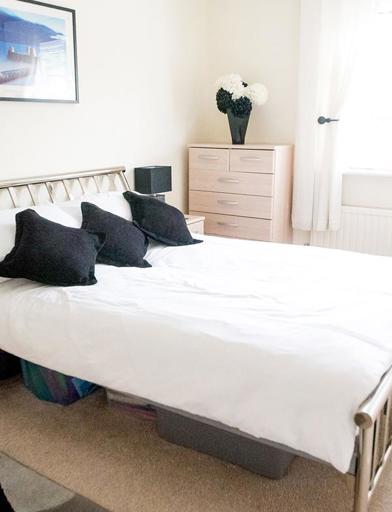 Dennis Sneezum Court Double Bedroom 
