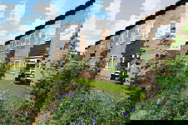Earl Spenser Court 0081