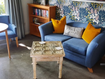 Guest room with sofa and table at Amos Court
