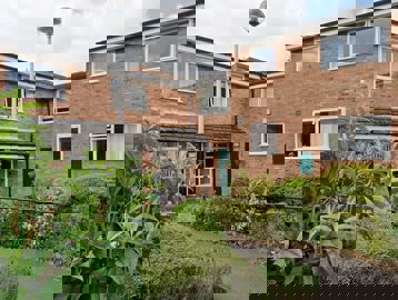 Ronald West Court Le11 011