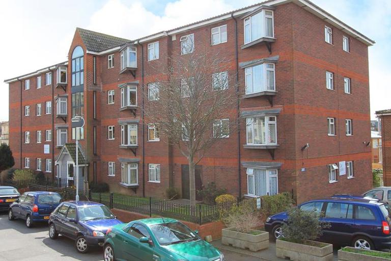 2433 Irene Astor Court 002