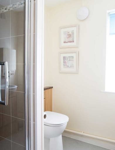 Craddock Court Apartment Bathroom