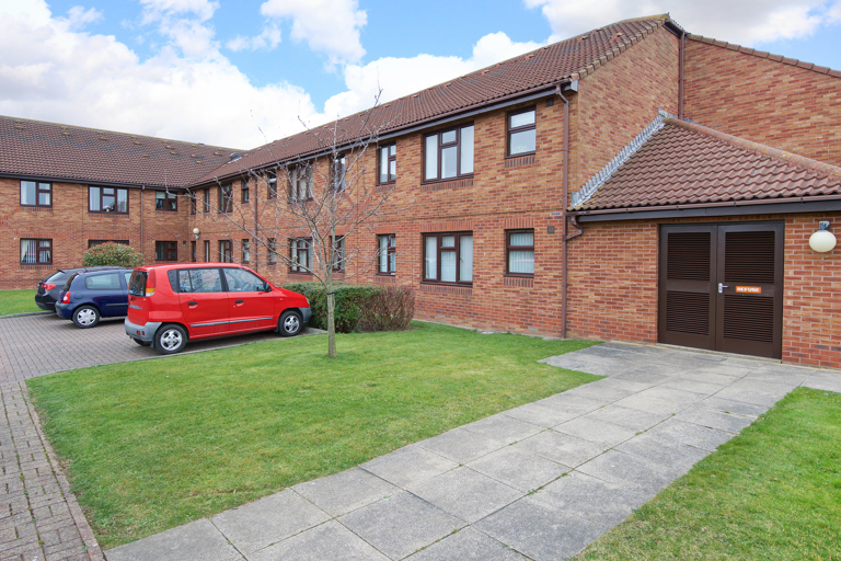 Hollis Court 010