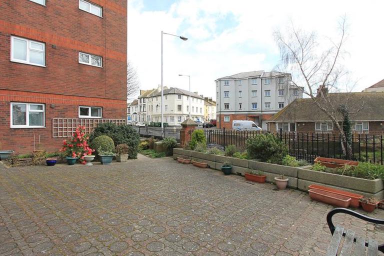 Irene Astor Court 008
