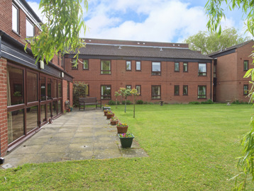 Grounds Court Pe21 013