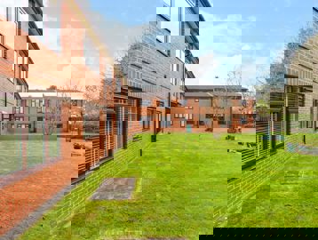 Temple Court 004