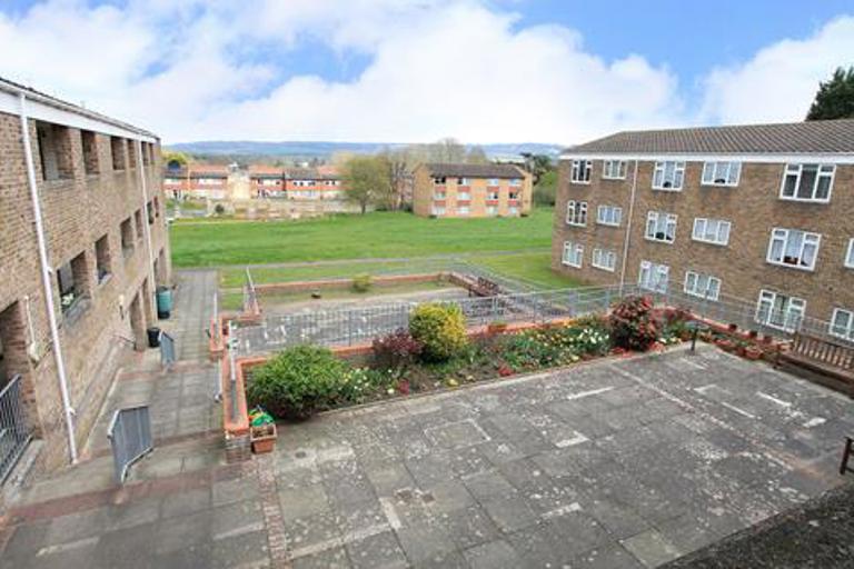 Dennis Cadman Court 007