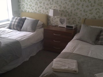 Bedroom with two single beds