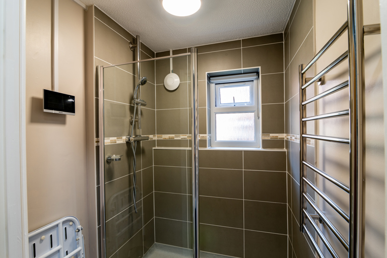 RL Mcnish Court Shower