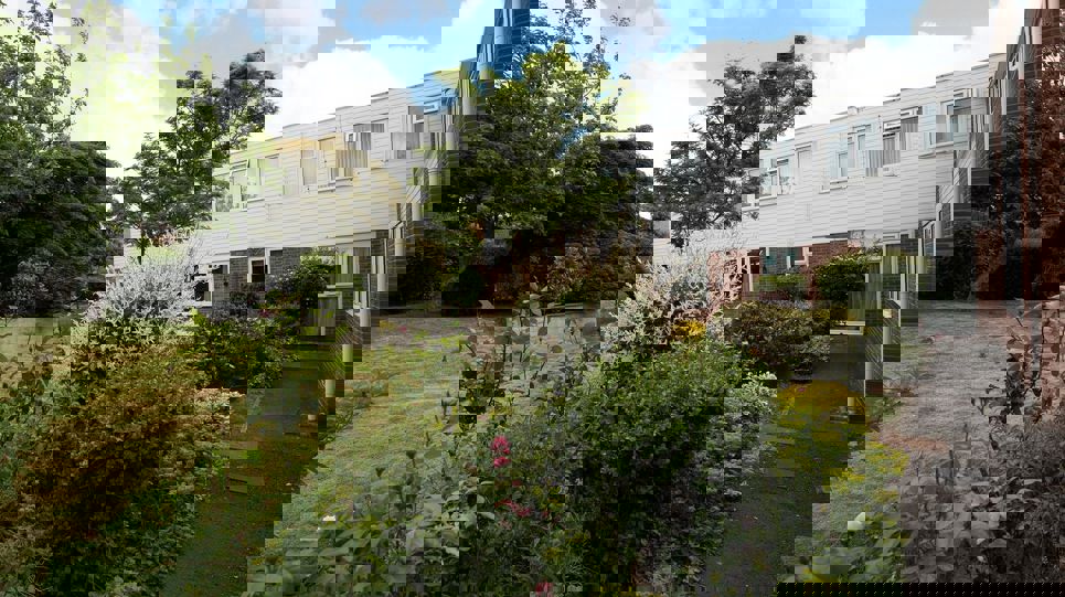 Leonard Houlden Court 012