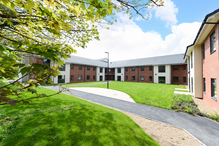 4211 Oakwood Gardens 013