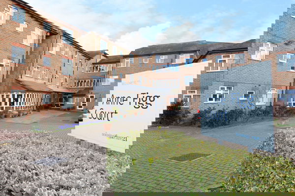 2439 Anne Figg Court 001