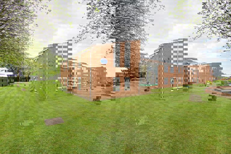 Meakin Court Dn40 05