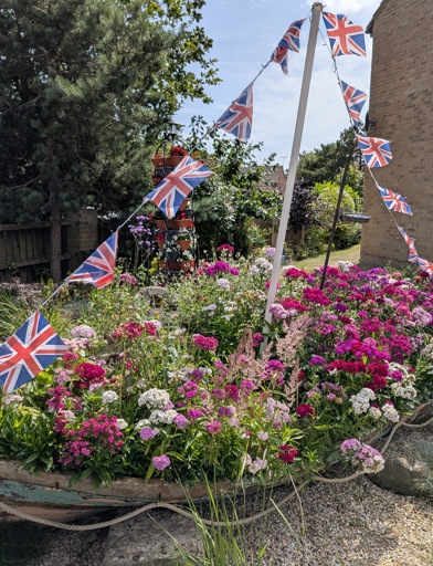 In Bloom SW Boat With Flags 