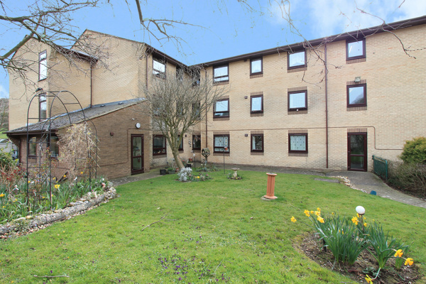 2434 Fitz Walter Court 002