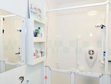 An accessible bathroom in an apartment