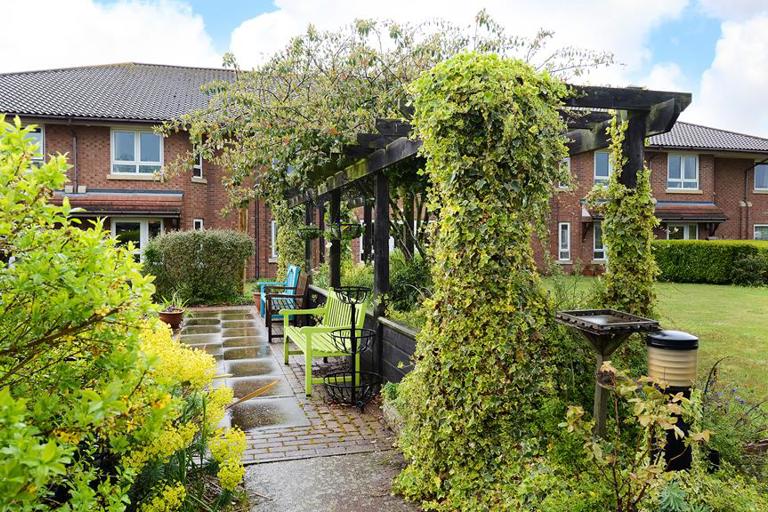 3925 Holm Court 008