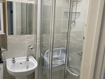 Shower Carlton
