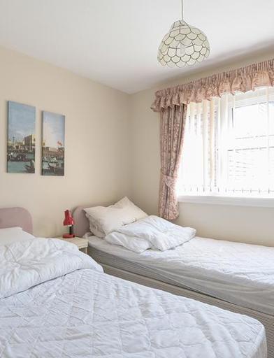Two single beds in the bedroom of an apartment 