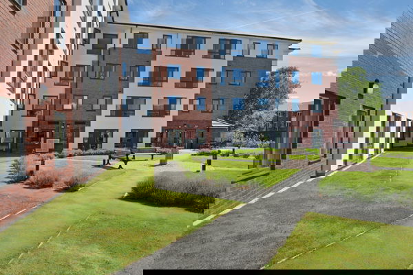 2516 Kingsway 004