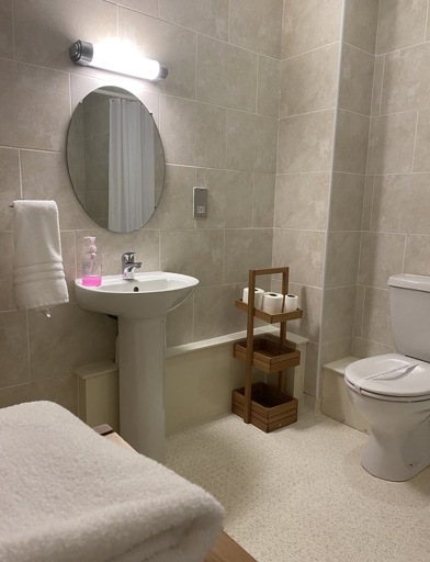 EC Willowfields Village Guestroom Bathroom 