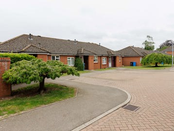 Road to the bungalows at Beccles Court