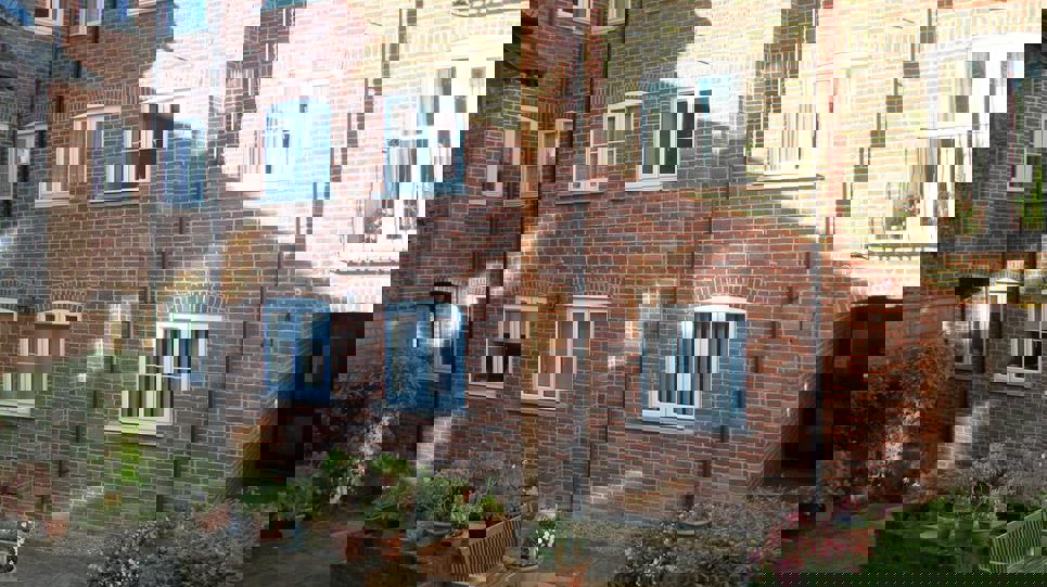 Ryan Court Garden 100 2850
