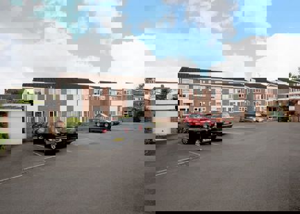 Leonard Houlden Court 002
