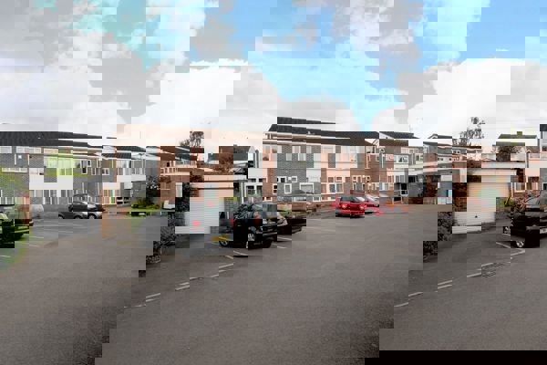 Leonard Houlden Court 002