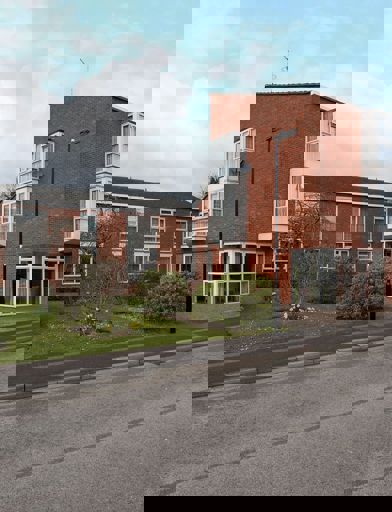 1910 Latham Court 002 