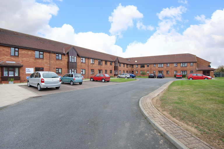 Hollis Court 013