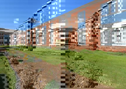 2425 Newport Court 002